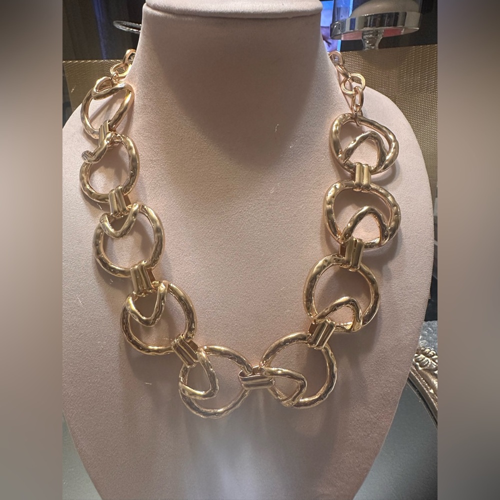 Chic Gold Link Necklace